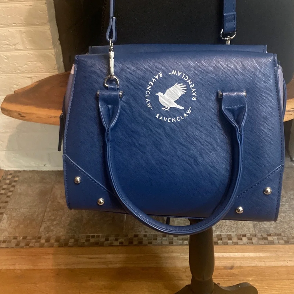 Harry Potter Ravenclaw Hogwarts Blue pocketbook - Wisdom With Learning Tote NWT